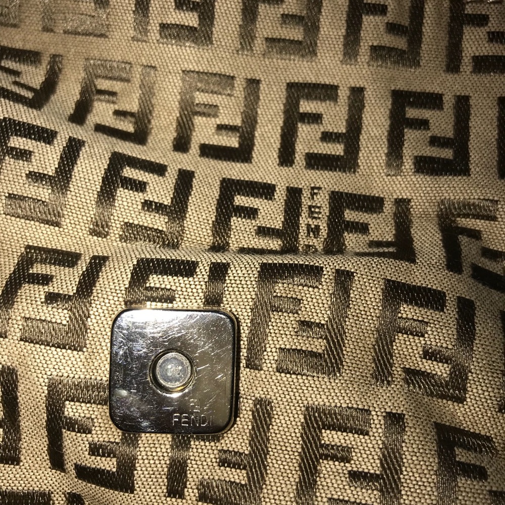 FENDI - Picture 7 of 8